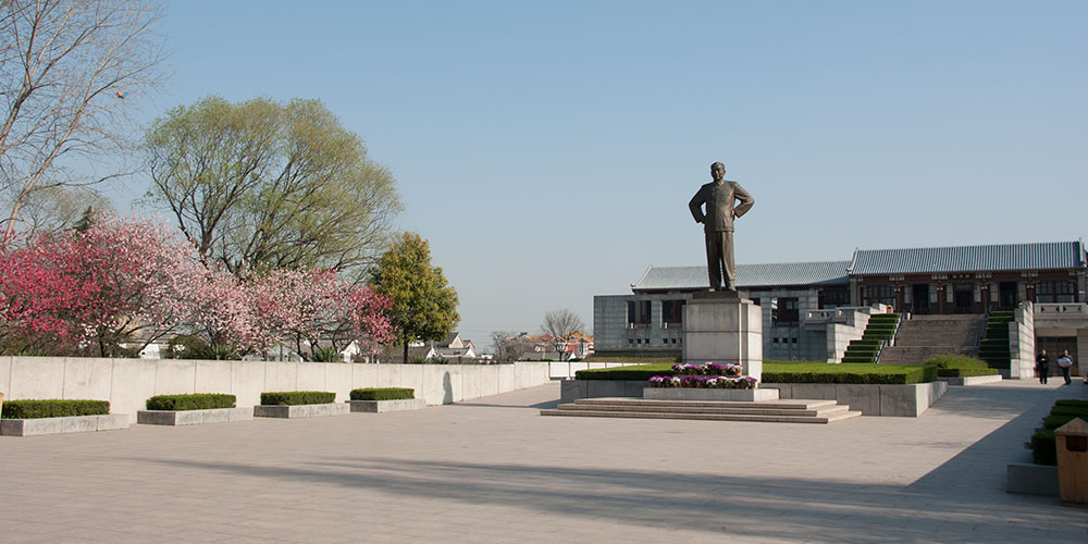 周恩來紀念館銅像廣場