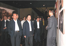 吳官正參觀周恩來紀念館