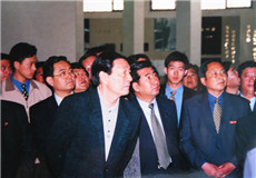 朱镕基參觀周恩來紀念館