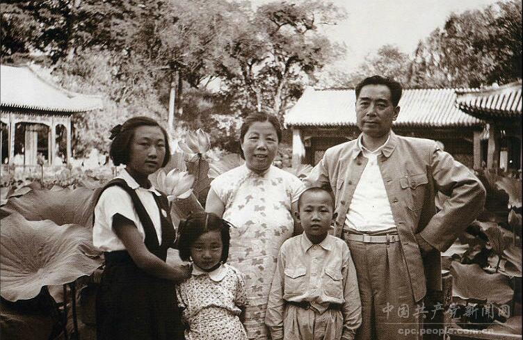 1951ܶfֶͬŮϺ