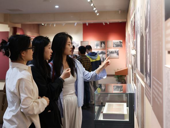 周恩來與抗日民族統(tǒng)一戰(zhàn)線史料展在南京開展